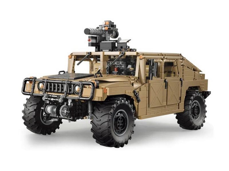 Конструктор CaDA военный бронированный автомобиль HumVee 1/8 (3935 деталей)